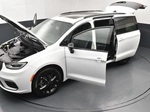 Used 2026 Chrysler Pacifica Limited w/ S Appearance Package AWD/4WD image 27