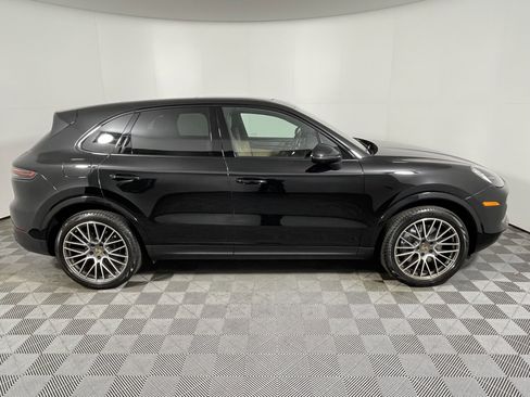 Used 2023 Porsche Cayenne Platinum Edition image 8