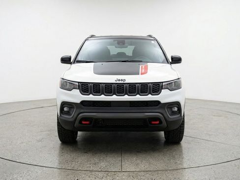 Used 2025 Jeep Compass Trailhawk image 2