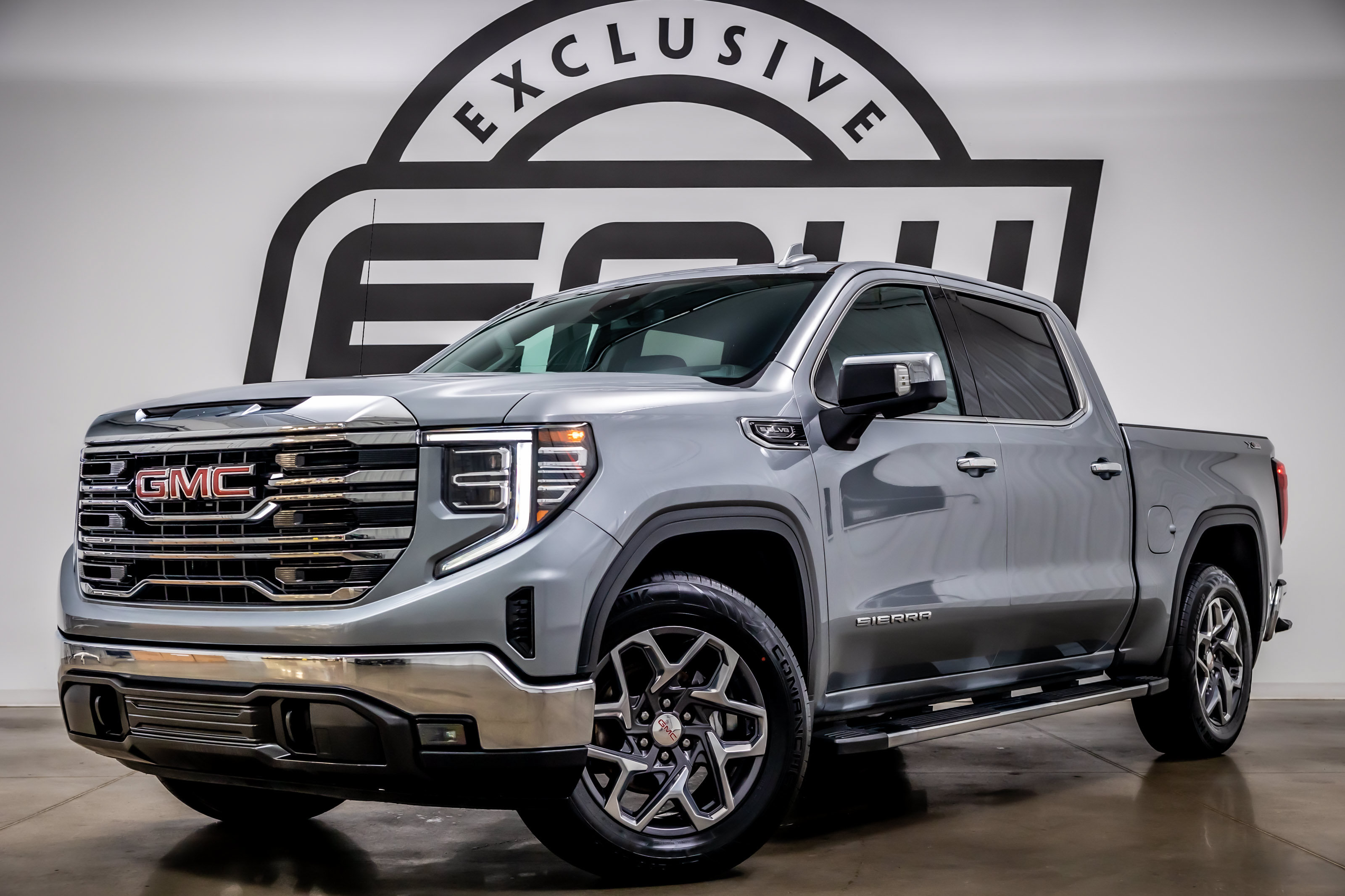 Used 2023 GMC Sierra 1500 SLT w/ SLT Premium Package AWD/4WD image 1