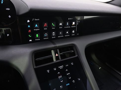 Used 2021 Porsche Taycan 4S w/ Premium Package image 27