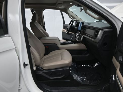 Used 2022 Ford Expedition XLT image 37