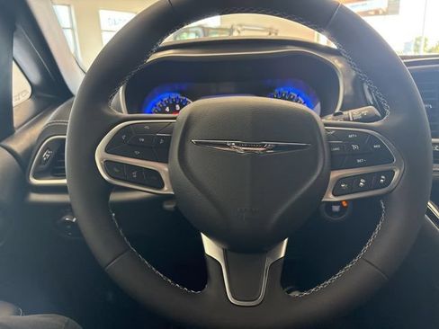 New 2026 Chrysler Pacifica Select AWD/4WD image 32