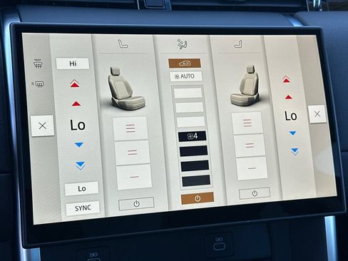 Used 2024 Land Rover Discovery Sport S image 25