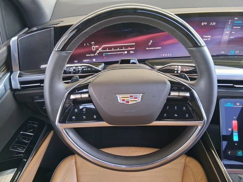 Used 2025 Cadillac Escalade Premium Luxury RWD image 11