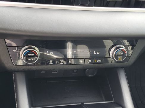 Used 2024 Mitsubishi Outlander SE image 18