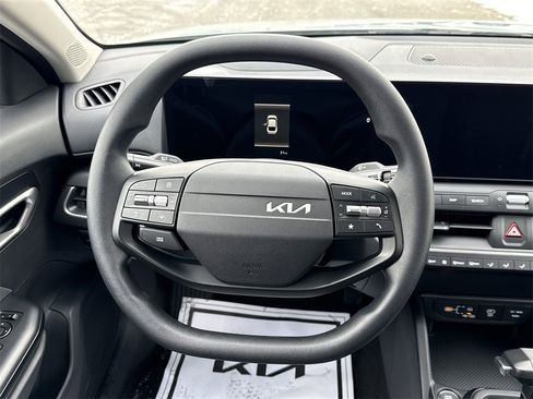 New 2025 Kia K4 LXS image 11