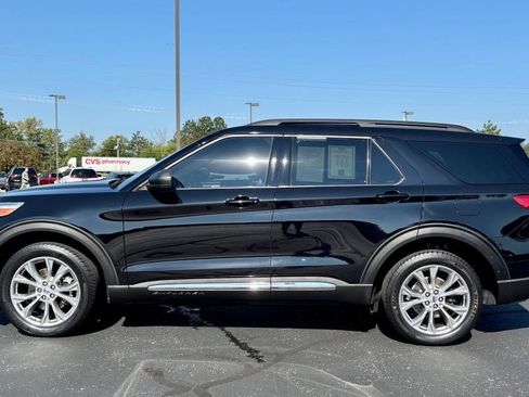 Used 2020 Ford Explorer XLT w/ Equipment Group 202A AWD/4WD image 4