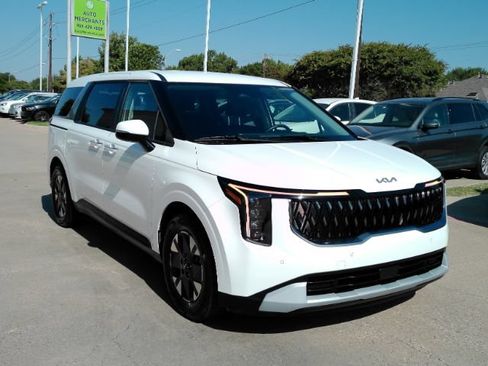 Used 2026 Kia Carnival LXS FWD image 4