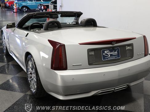 Used 2009 Cadillac XLR image 7
