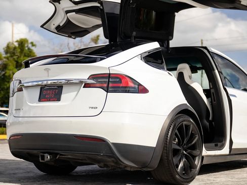 Used 2018 Tesla Model X 75D AWD/4WD image 16