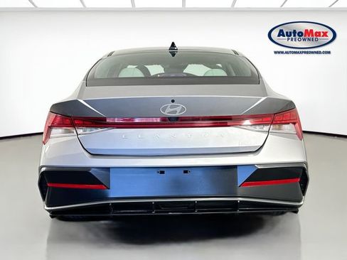 Used 2025 Hyundai Elantra Limited FWD image 8