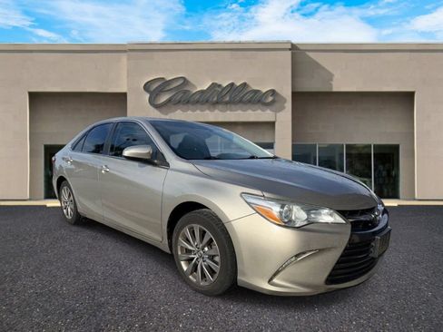Used 2017 Toyota Camry XLE w/ Moonroof Package FWD image 1