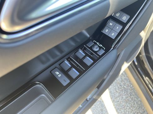 Used 2026 Land Rover Range Rover Velar S image 11