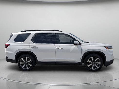 Used 2025 Honda Pilot Touring image 9
