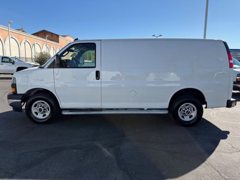 Used 2024 GMC Savana 2500 w/ Driver Convenience Package image 5