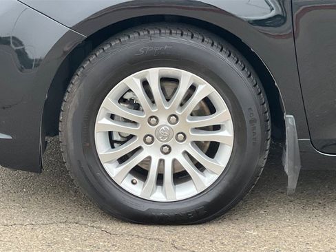 Certified 2017 Toyota Sienna XLE w/ XLE Navigation Package image 27