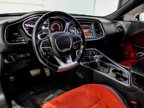 Used 2016 Dodge Challenger SRT image 17