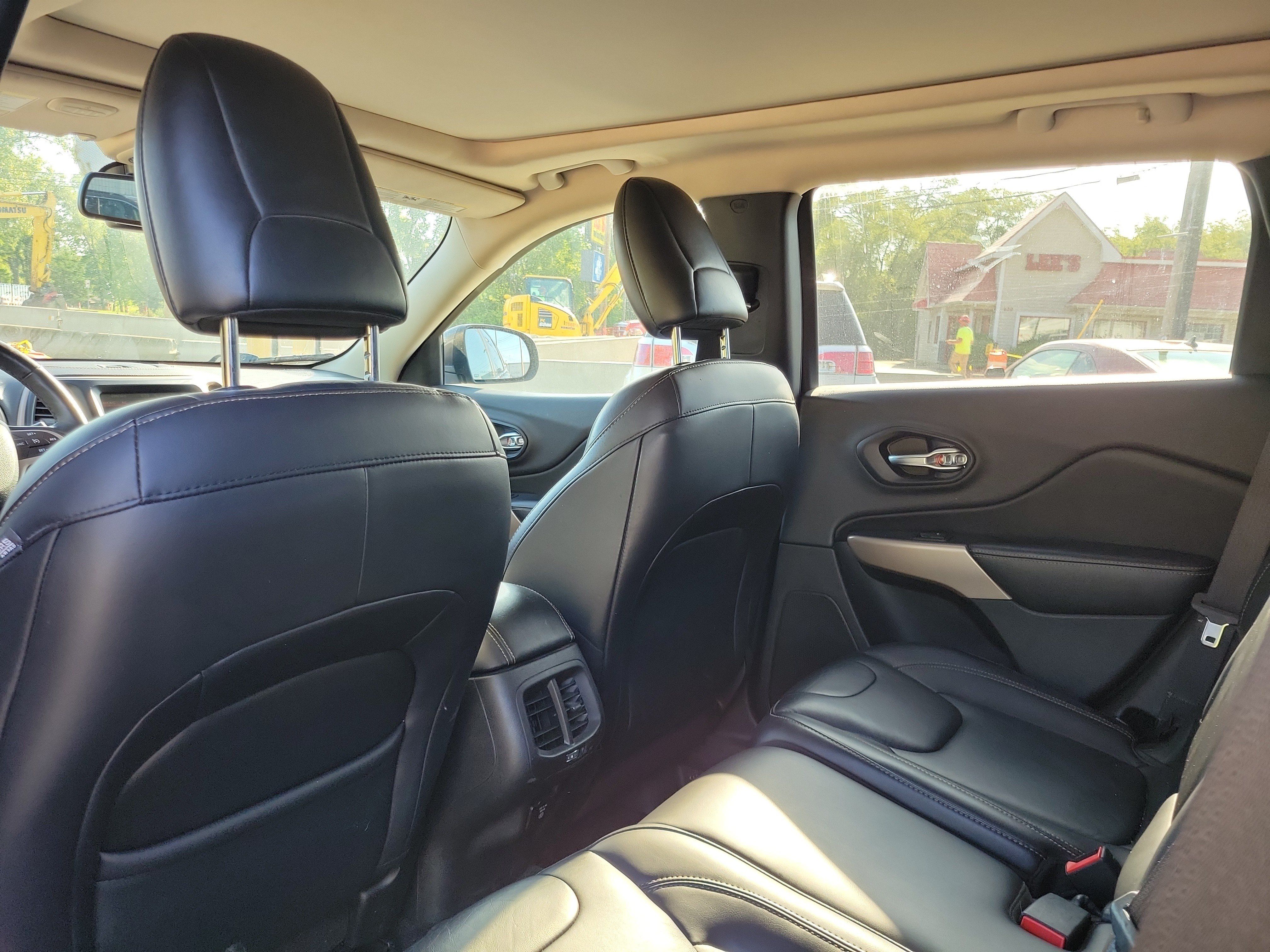 Used 2017 Jeep Cherokee Limited AWD/4WD image 14