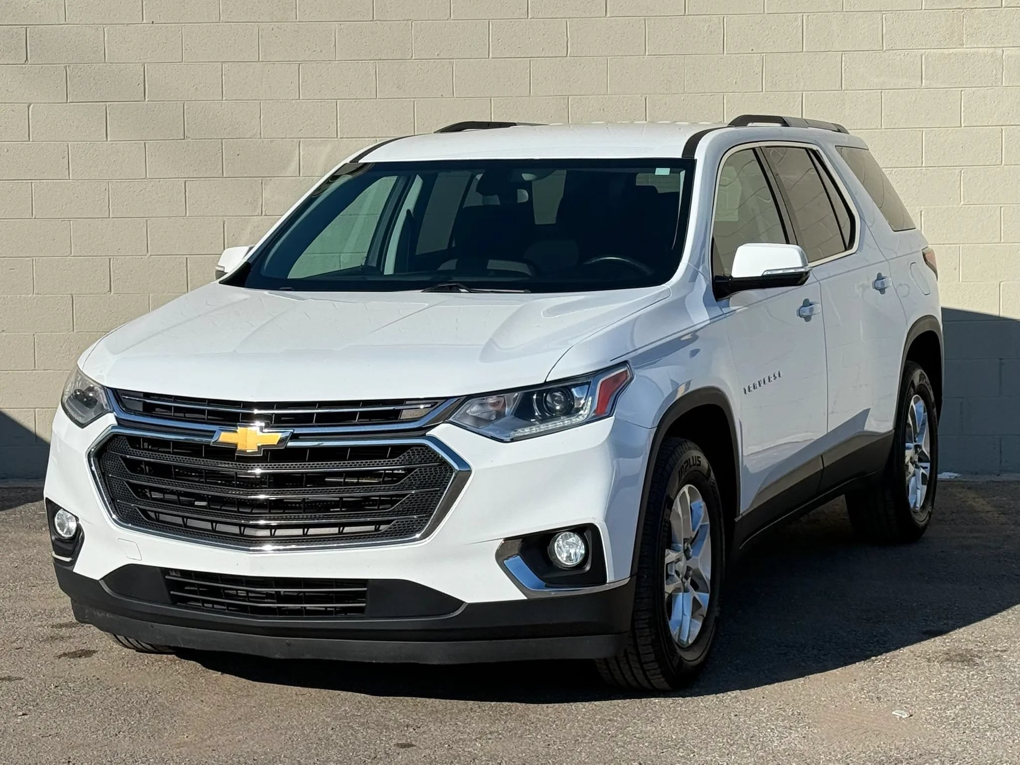 Used 2018 Chevrolet Traverse LT FWD image 1