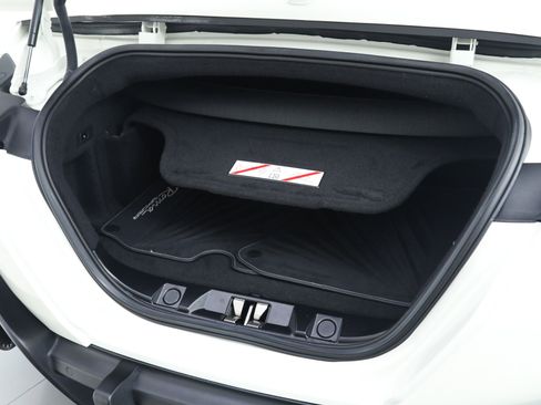 Certified 2025 Ferrari Roma Spider RWD image 40