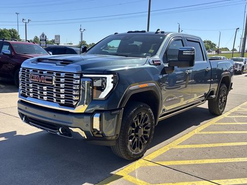 Used 2025 GMC Sierra 2500 Denali w/ Denali Reserve Package AWD/4WD image 11