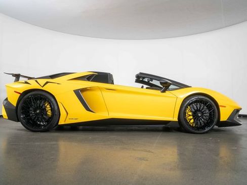 Used 2016 Lamborghini Aventador LP 750-4 Superveloce AWD/4WD image 8