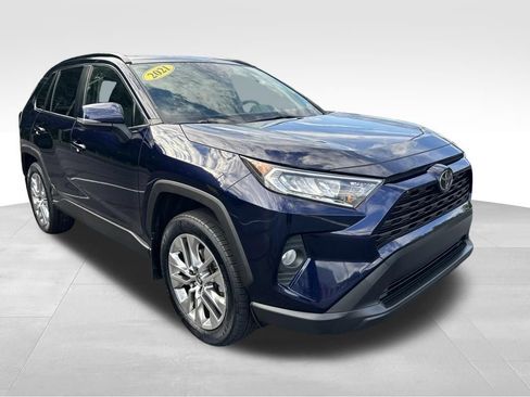 Used 2021 Toyota RAV4 XLE Premium AWD/4WD image 7