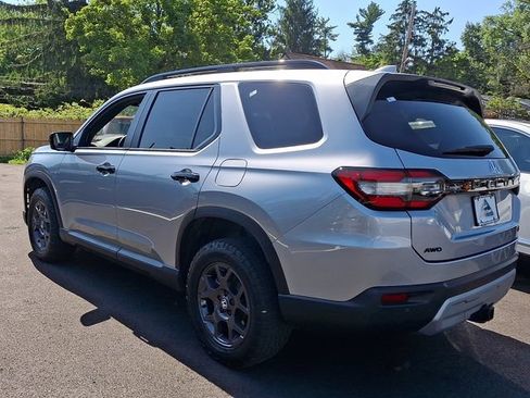 Certified 2023 Honda Pilot TrailSport image 4