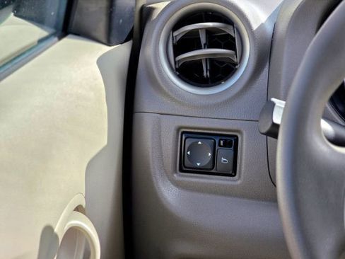 Used 2012 Nissan Versa SV image 16