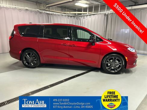 New 2026 Chrysler Pacifica Select image 8