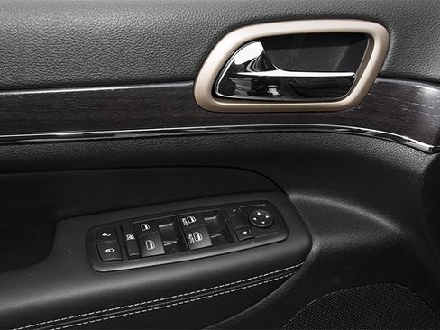 Used 2014 Jeep Grand Cherokee Limited AWD/4WD image 22