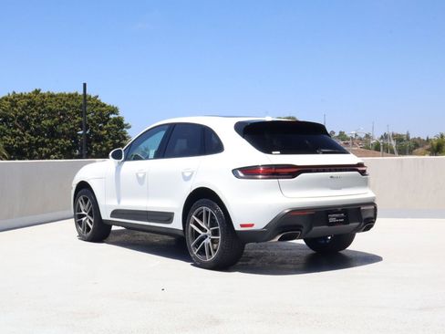 Certified 2025 Porsche Macan AWD/4WD image 3