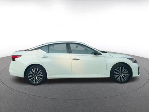 Used 2025 Nissan Altima 2.5 SV FWD image 16