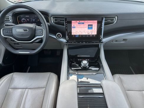 Used 2023 Jeep Wagoneer L 4WD w/ Premium Group I image 13