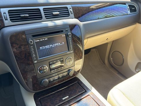 Used 2014 GMC Yukon XL Denali AWD/4WD image 28