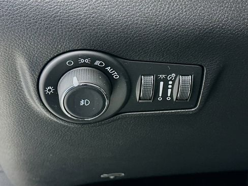 Certified 2024 Jeep Compass Limited image 17