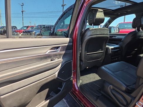 Used 2024 Jeep Wagoneer Series II image 11