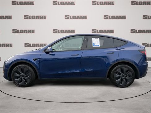Used 2024 Tesla Model Y Long Range image 2
