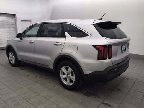 Used 2021 Kia Sorento LX FWD image 3