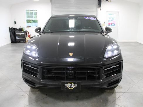 Used 2024 Porsche Cayenne Coupe AWD/4WD image 3