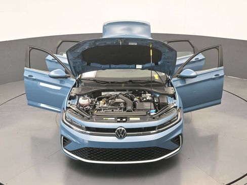 Used 2025 Volkswagen Jetta SE FWD image 68