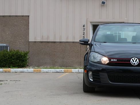 Used 2013 Volkswagen Golf 4-Door FWD image 3