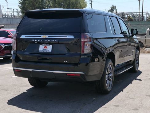 Used 2023 Chevrolet Suburban LT w/ Luxury Package RWD image 3