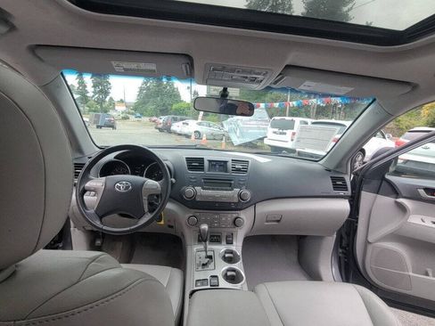 Used 2010 Toyota Highlander SE AWD/4WD image 25
