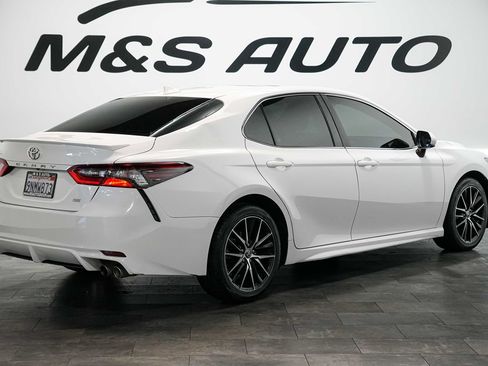 Used 2021 Toyota Camry SE FWD image 4