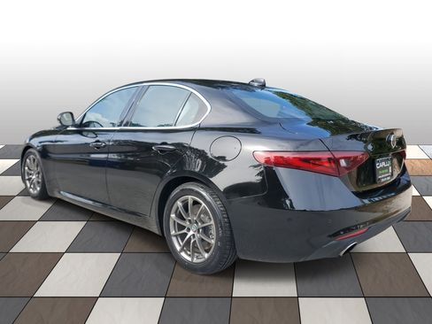 Used 2020 Alfa Romeo Giulia image 6