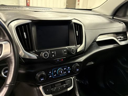 Used 2022 GMC Terrain SLT w/ Infotainment Package II image 9
