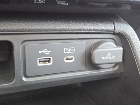 Used 2023 Honda Pilot Touring image 6