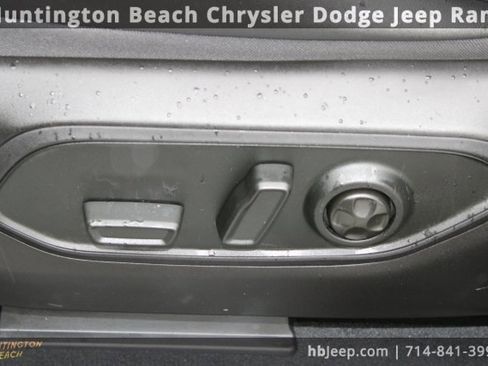 Used 2025 Jeep Grand Cherokee L Altitude image 35